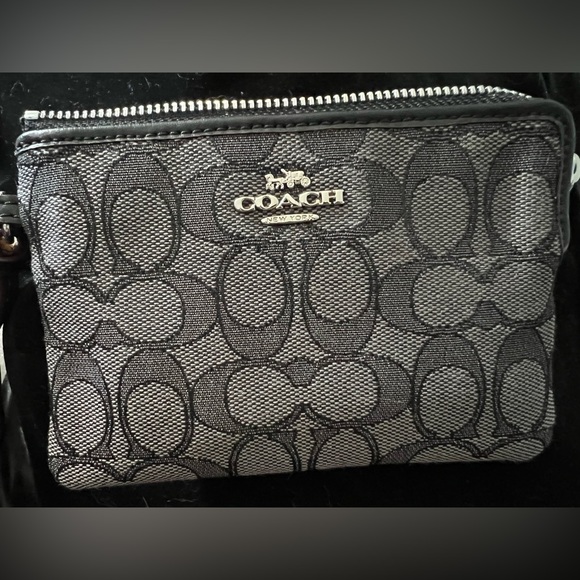 Coach corner zip wristlet - Picture 2 of 5